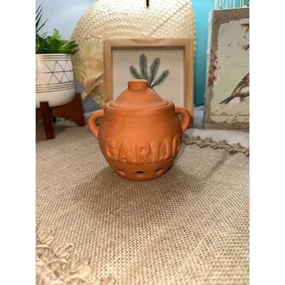 GUC Terracotta Rust Color Garlic Kepper Storage for Kitchen - Picture 1 of 8